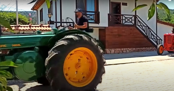 oldtimer-antique-tractor-video